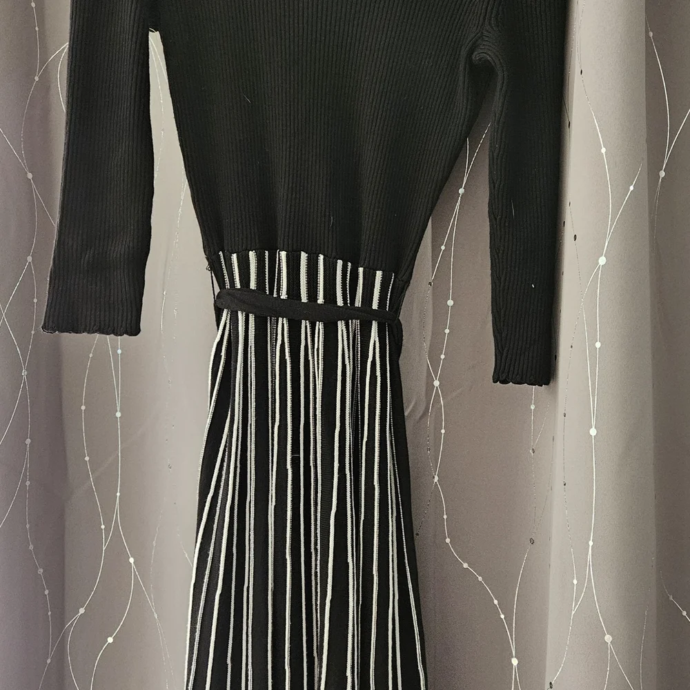 Danny & Nicole Black and White Long‎ Sleeve Dress
